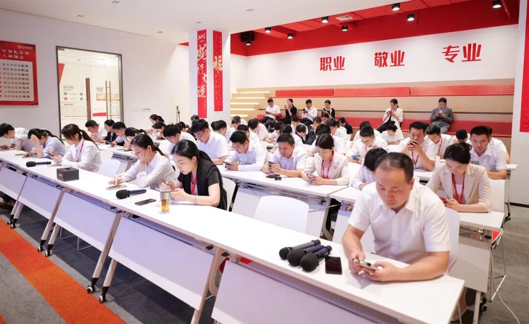 上海東方龍商務(wù)集團(tuán)組織《下半年招商知識(shí)及業(yè)務(wù)能力測(cè)評(píng)》考試，為政府招商引資提供強(qiáng)大的智力支持和人才保障！